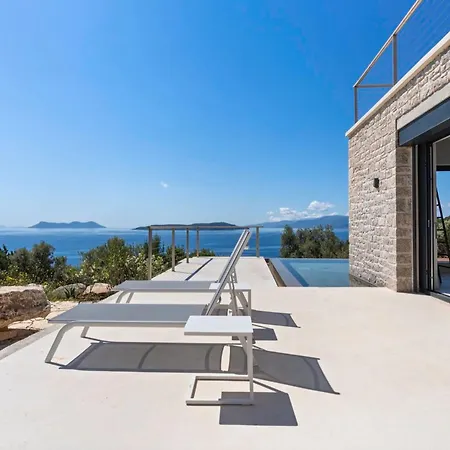 Odissos - Private Paradise With 2 Infinity Pools & Sea Access *
